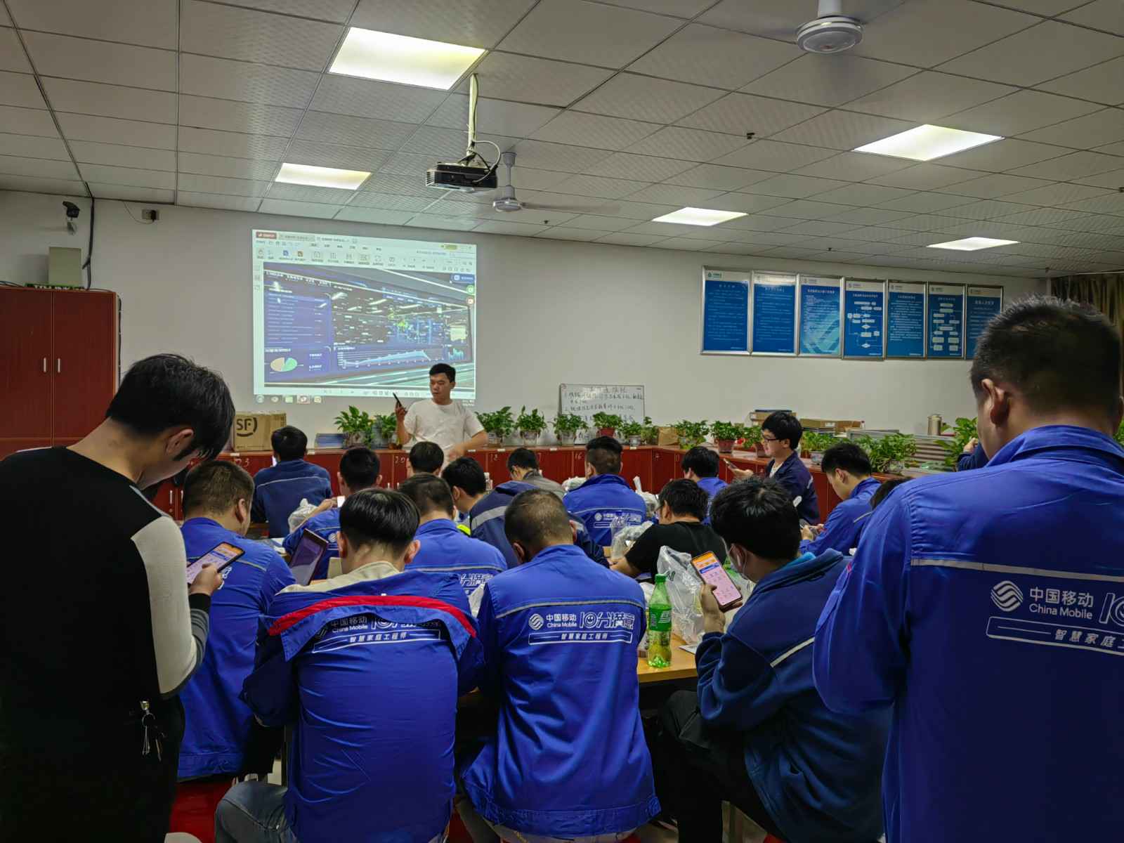 贵阳张伟企业形象推广有限公司为中移铁通有限公司安全用电培训